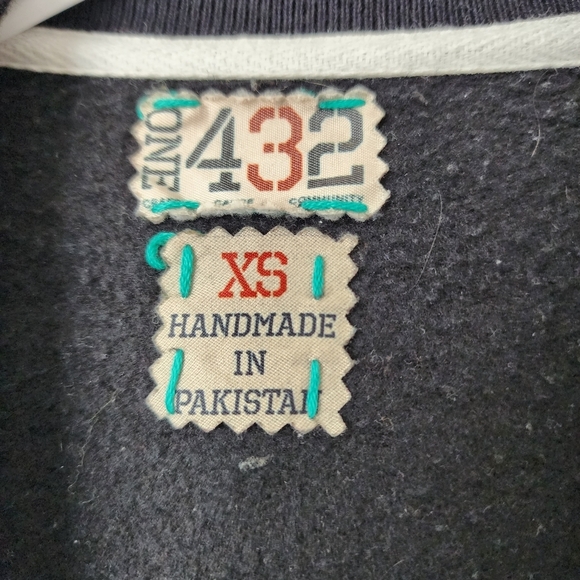 ONE432 crewneck ruffle hem sweatshirt in charcoal size XS - Picture 4 of 5